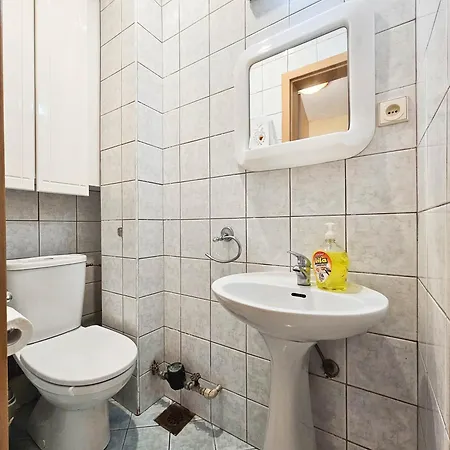 The 2 Apartment